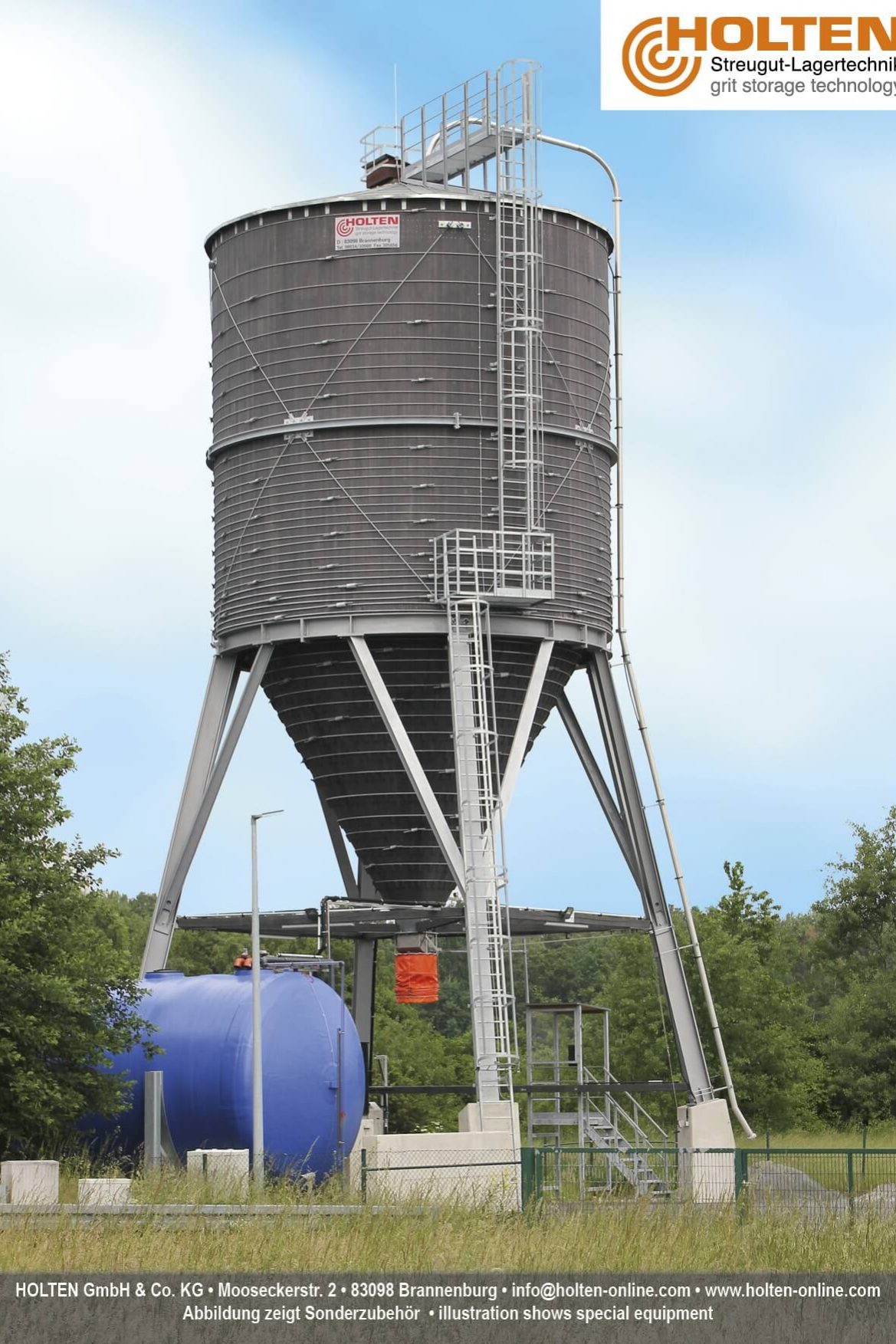 Graues Streugutlagersilos in Holz-Stahl Bauweise